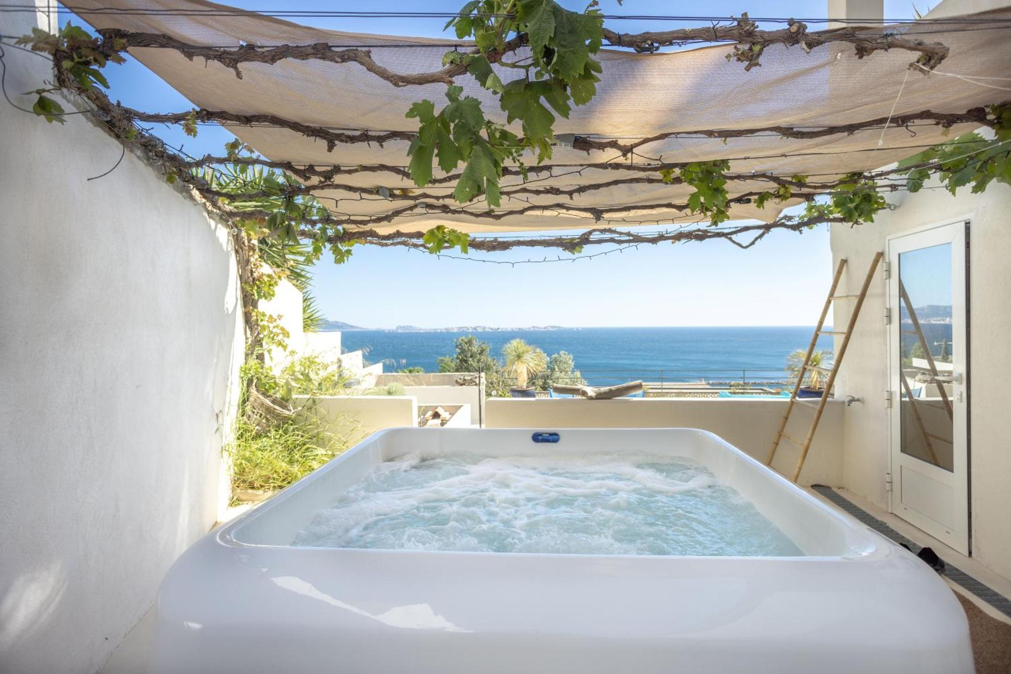 Les Suites Love 3 Spa Vue Mer Piscine Марсель Экстерьер фото